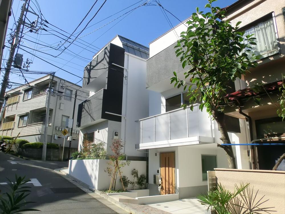 Local photos, including front road. South road has become a gentle slope