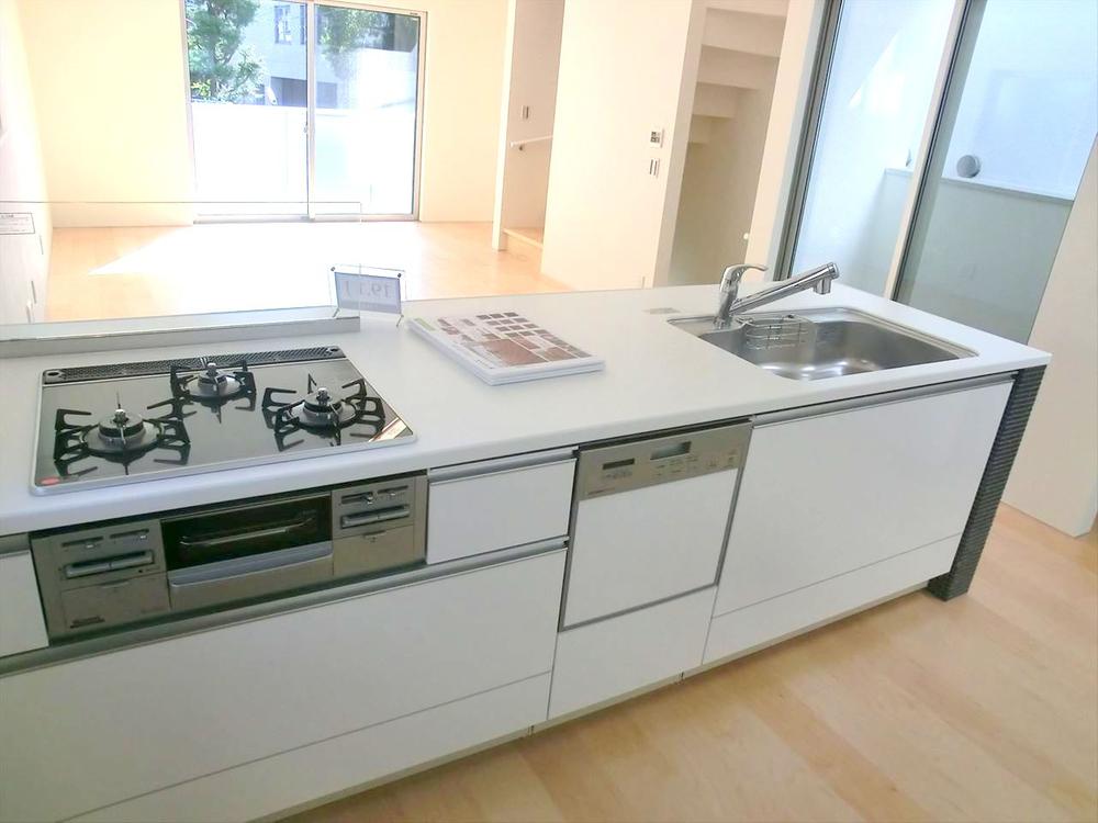 Kitchen. Dishwasher with counter kitchen