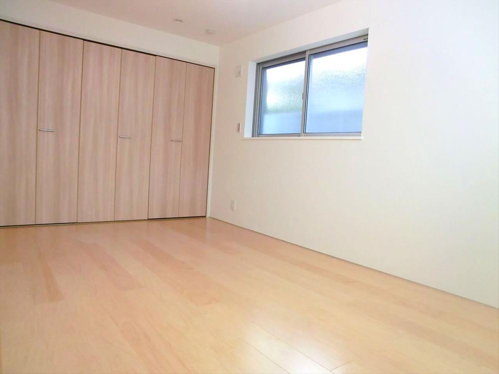 Non-living room. Each room is a large closet