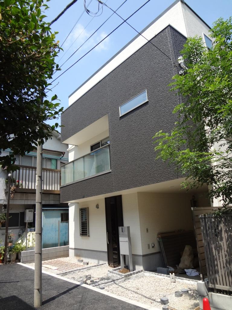 Local photos, including front road. Local (12 May 2013), but shooting the entrance is narrow, Put vehicle