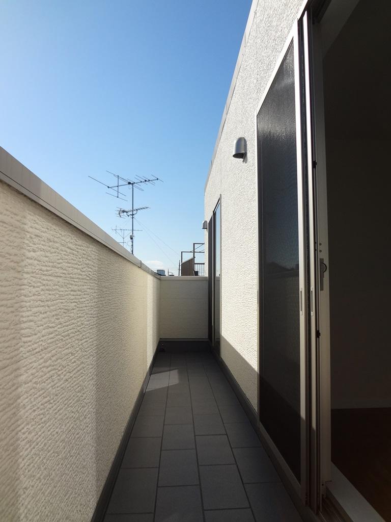 Local appearance photo. Local (12 May 2013) shooting spacious "third floor balcony" laundry ・ You futon dried is possible full