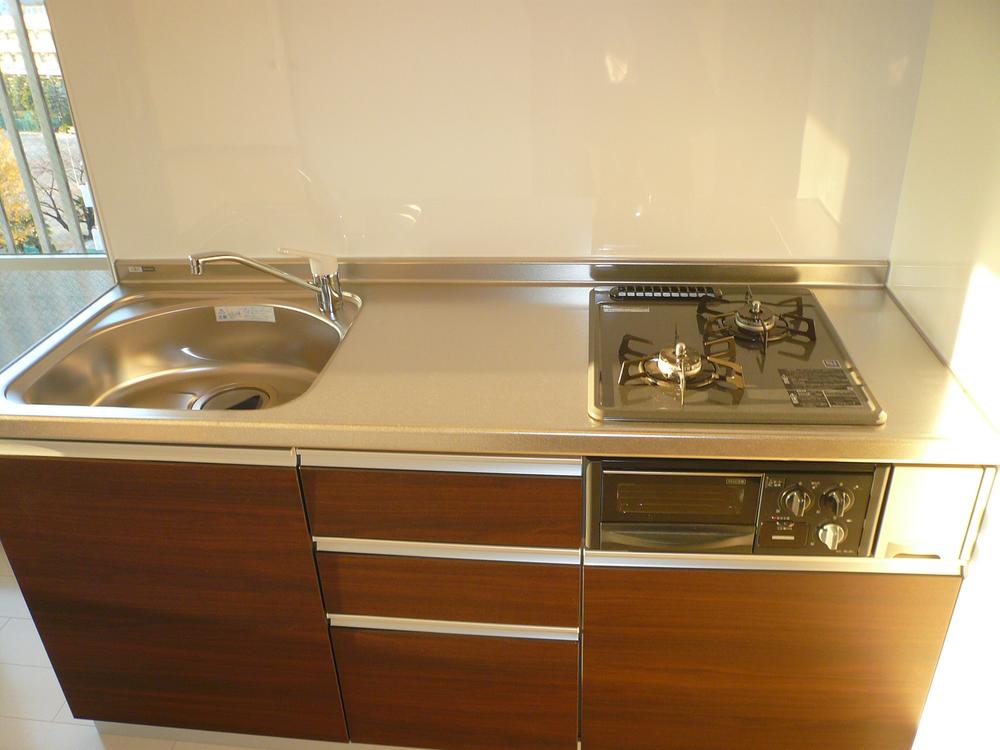 Kitchen. Indoor (12 May 2013) Shooting. Bright kitchen there is a window near!