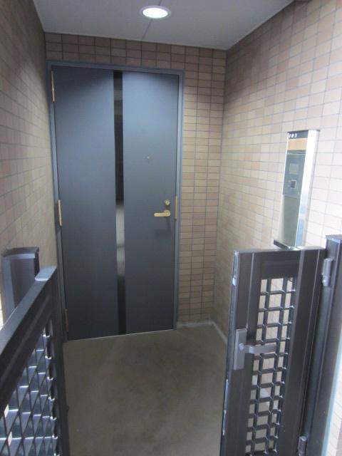 Entrance. Local (10 May 2013) Shooting