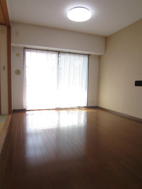 Living. Indoor (10 May 2013) Shooting