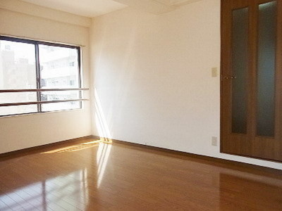 Other room space. 2 side lighting of the corner room