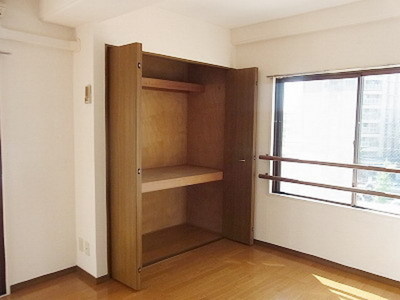 Receipt. Storage lot