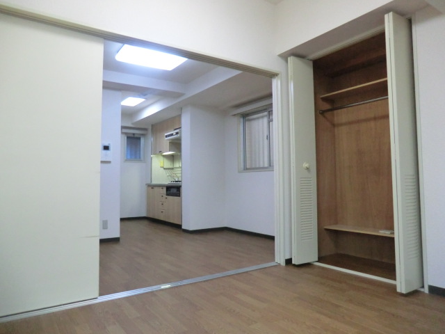 Living and room. living, Western style room, Was Mashi floor re-covering! 