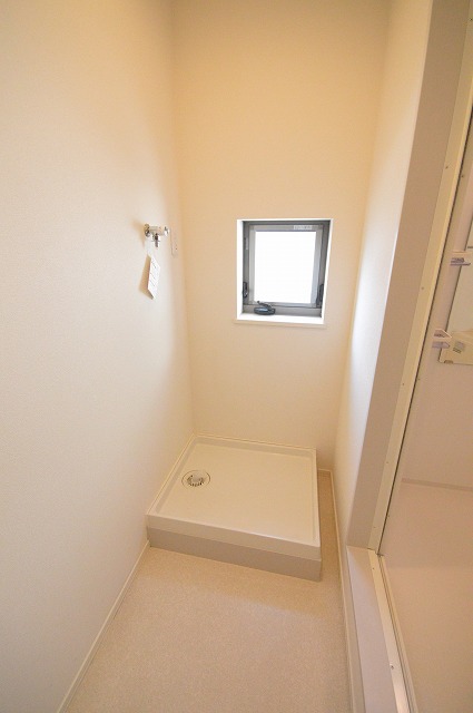 Washroom. Washing machine Storage ☆