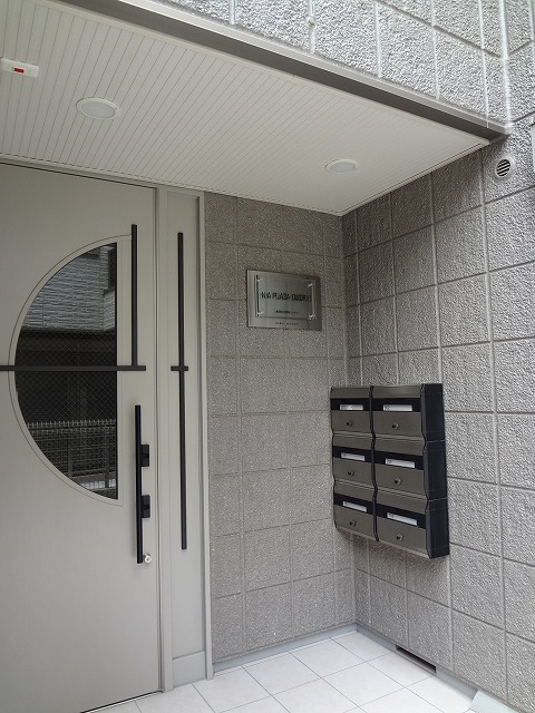 Entrance. Auto with lock ☆