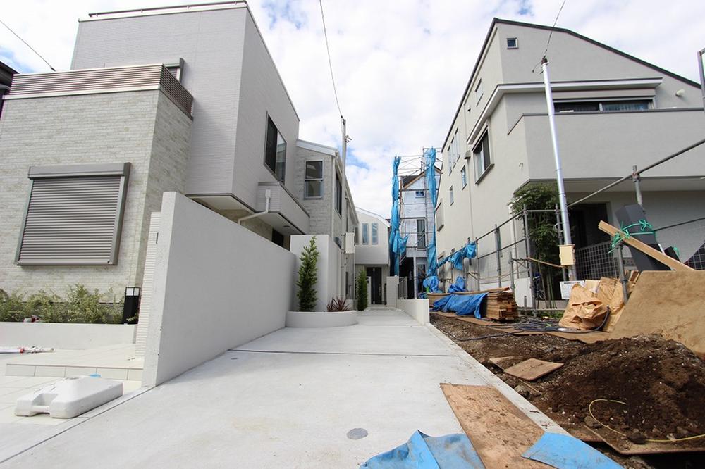 Local appearance photo. Left back is C Building, The left hand is before the D Building (October 2013) Shooting