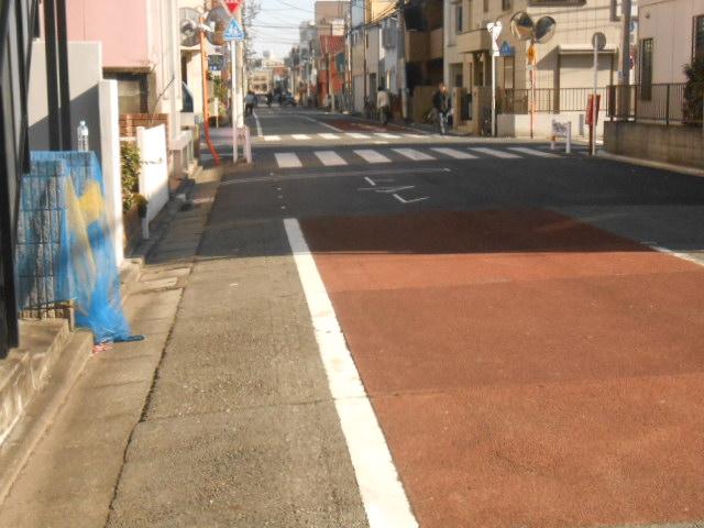 Local photos, including front road. Local (12 May 2013) Shooting