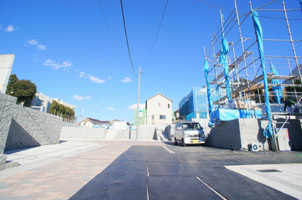 Local photos, including front road. Local (12 May 2013) Shooting