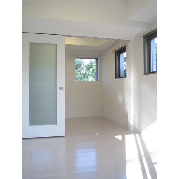 Living and room. The window is large