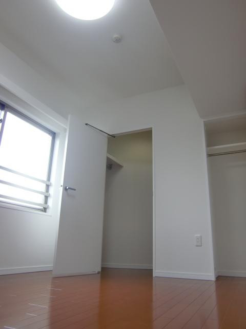 Non-living room. 5.8 Pledge of Western-style