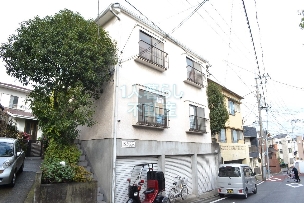 Living and room. It is in Kuo card gift