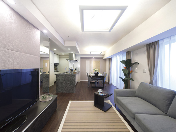 Room and equipment. Each dwelling unit is, Southeast or southwest-facing. Including the wide sash, It adopted a variety of openings, We pursued the airy living space. It pours the sunlight, Living felt the spread ・ Dining, Come around to the natural family at any time, It is a healthy communicate space a carefree. (It was taken the model room A type in July 2013. Also, And a part paid option, furniture ・ Furniture etc. are not included in the sale price)