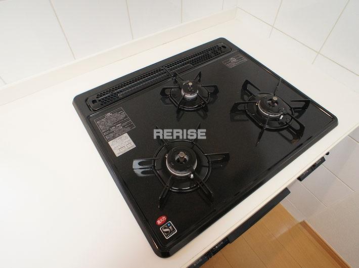 Kitchen. 3-neck gas stove