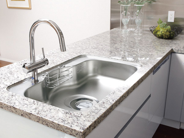 Kitchen.  [Easy-to-use sink around] Around the wide sink of low noise, such as large pot washable comfortably, It can be freely adjusted the temperature and the hot water of the hot water at the touch of a button, Germany ・ Grohe manufactured by a single-lever mixing faucet adopted (drawer shower type). Also, Water purifier is also built-in under the sink.