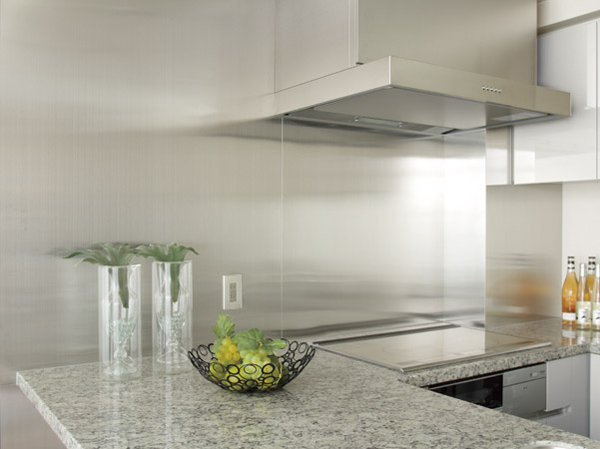 Kitchen.  [The front wall of the stainless steel panel] The front wall of the kitchen, Adopting the care is likely to stainless steel panel. Also wiped off easily, such as oil dirt. Also, Because of the magnet support, Or paste the cuisine memo, And give them magnet type timer, It helps to cooking.