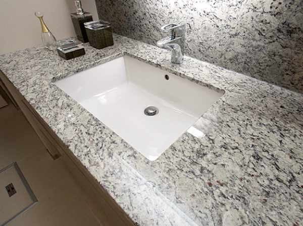 Bathing-wash room.  [Natural stone counter and single lever mixing faucet] The counter top, It offers a natural stone floating luxury. Texture can feel the kindness and warmth of natural materials unique to, And quality and produce a magnificent powder room. Also, Germany ・ Adopted Grohe manufactured by a single-lever mixing faucet. A loop-shaped lever ergonomic, You can adjust freely the temperature and amount of hot water in the hot water.
