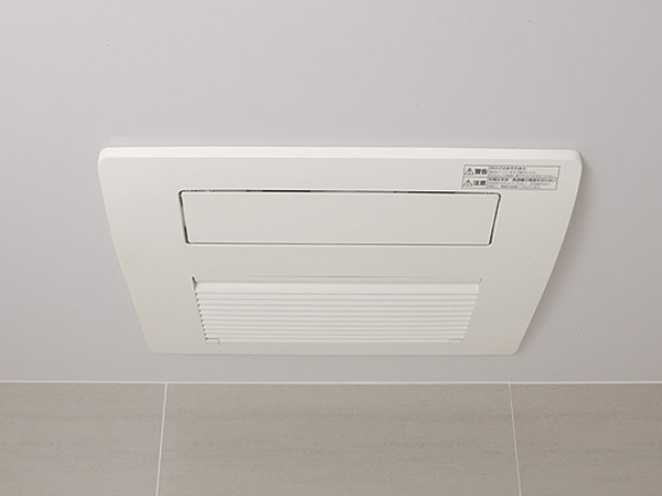 Bathing-wash room.  [TES-type bathroom heating ventilation dryer] Whole bathroom acts as a dryer, Equipped with "bathroom ventilation dryer" to dry out while airing the laundry. further, Drying function Ya to prevent mold growth in the bathroom, Equipped with a heating function that can eliminate the temperature difference between the cold season.
