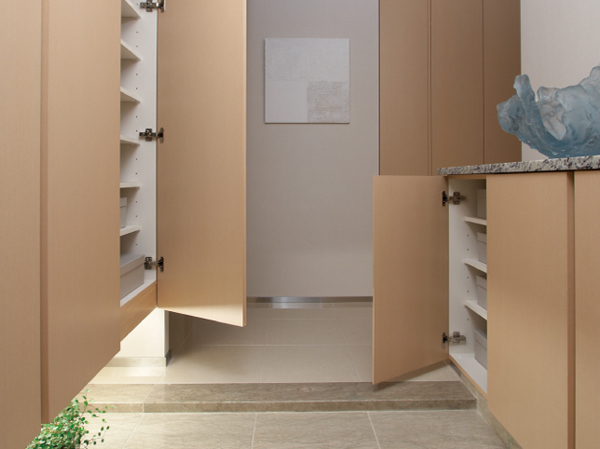 Receipt.  [A variety of storage space] The entrance, Shoes in cloak, Wall type, I installed one of the footwear in of counter type. room ・ The corridor, It has established the system storage.