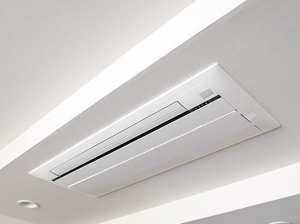 Other.  [Ceiling cassette type air conditioner] Installing a cassette air conditioner of the method of embedding the indoor unit to the ceiling. You can secure a clear certain ceiling height, It has achieved the impression of a clean beautiful room. Also, With so cleaning function, It is easy to clean.  ※ living ・ Dining only