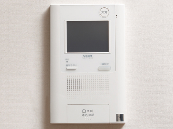 Security.  [Hands-free color monitor with intercom] Be able to unlock the auto-lock of the entrance from the room, Set up a hands-free color monitor with intercom. You can also check the voice and image on the monitor, Recording in the absence ・ Since the recording is also possible, It helps prevent suspicious person to enter the system or visit solicitation. Also, When an emergency occurs, Report to the control room and press the panic button. It will correspond promptly Secom. (Same specifications)