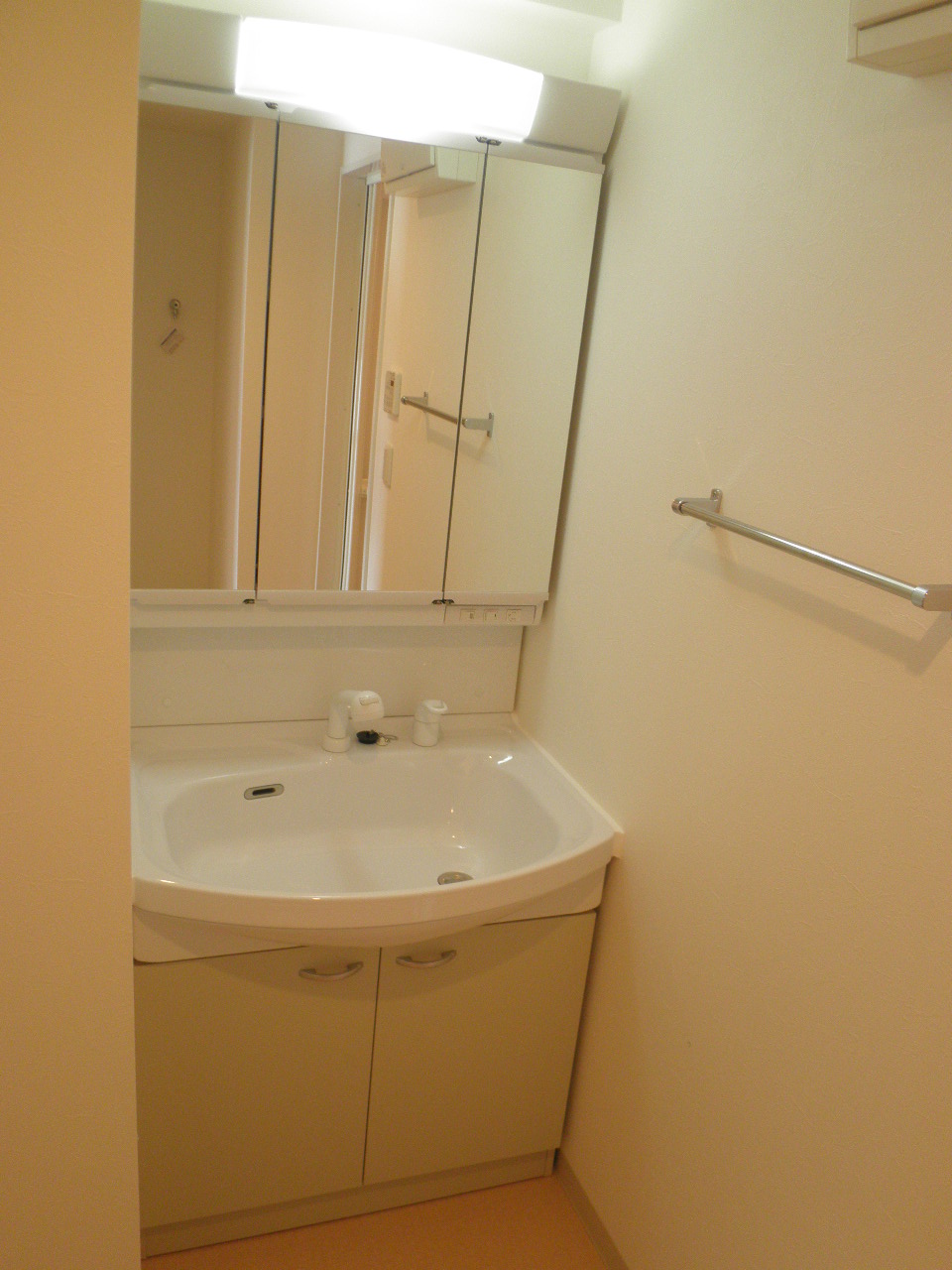 Other Equipment. Wash basin