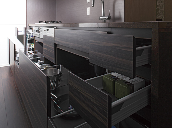 Kitchen.  [All slide storage] It adopted a slide storage that can be used without waste to the back of the storage space. Smoothly drawn out even put a heavy object, Also equipped with a speed falling quietly close "Bull motion function" on the way when you close.  ※ Except for the spice rack (same specifications)