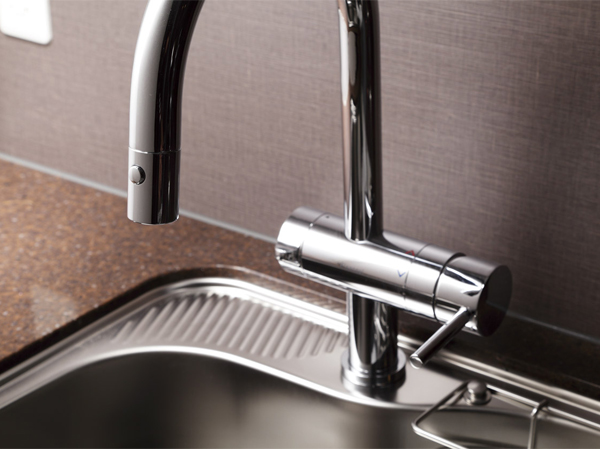 Kitchen.  [Water purifier integrated shower faucet] Germany ・ Grohe manufactured by design. Water purification ・ hot water ・ It was also equipped with a shower feature in addition to the water. (Same specifications)