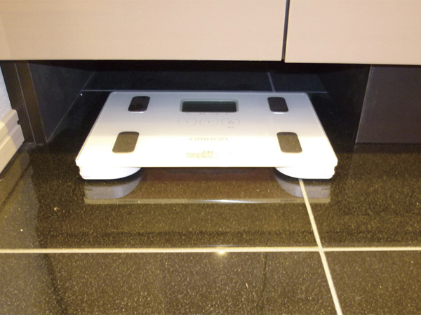 Bathing-wash room.  [Health meter storage] Effectively taking advantage of the space in the vanity under the base, Health meter is able to secure a definitive space. You can retrieve a quick when you want to use. (Same specifications)