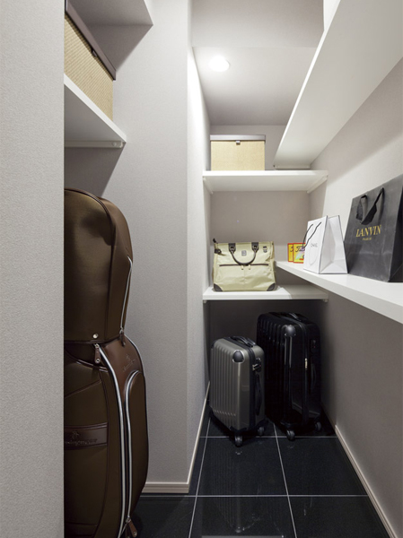 Receipt.  [Storeroom] Suitcase and golf bag, Snowboarding, etc. also neat storage.  ※ G ・ C2 ・ J ・ Installation only K type (same specifications)