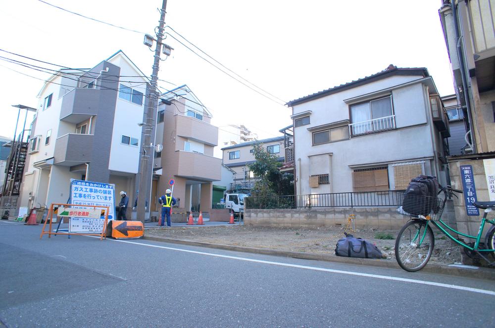 Local appearance photo. Local (11 May 2013) Shooting