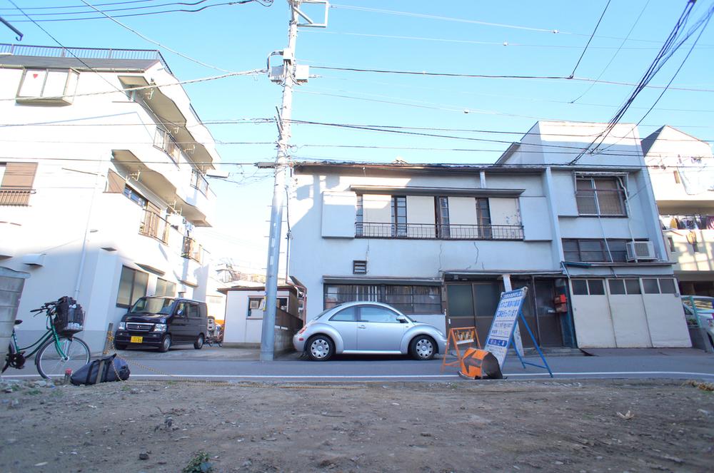 Local appearance photo. Local (11 May 2013) Shooting