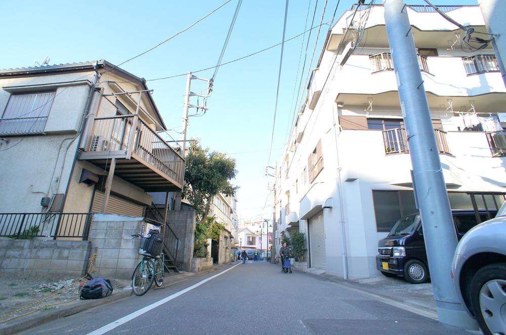 Local photos, including front road. Local (11 May 2013) Shooting