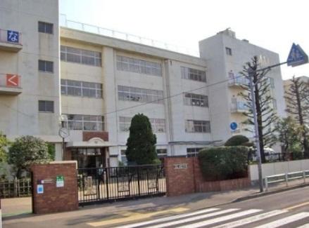 Primary school. 670m to Ota Ward Izumo Elementary School