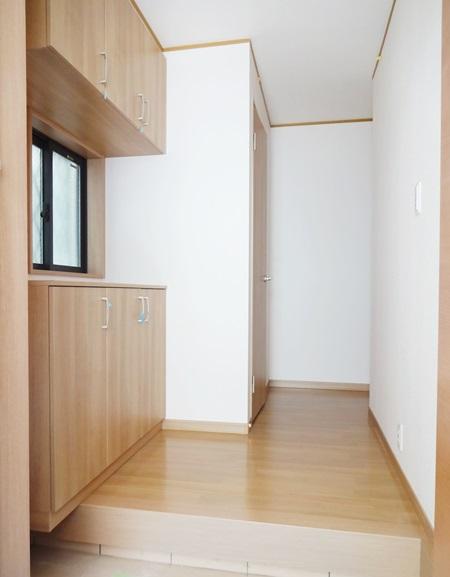 Other introspection.  ※ Building 2 ※  Entrance of bright colors family also also warmly customers