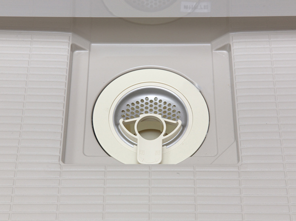 Bathing-wash room.  [Swish swish and clean the drain outlet] Collectively, such as hair has adopted a hair catcher of discarded easy new shape.