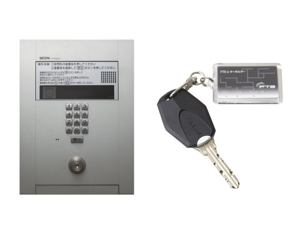 Security.  [Camera-equipped lobby intercom] Unlock the auto-lock by holding the key to a non-contact key corresponding receiver. Visitor captures the intercom of the camera, You can unlock after checking with the video from within the dwelling unit. (Same specifications)