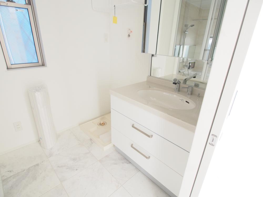 Wash basin, toilet. Indoor (September 2013) Shooting