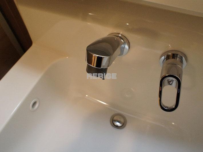 Wash basin, toilet. ~ We propose your lifestyle ~ ◆ After-sales service with guarantee ◆ Pet is the apartment that can be breeding ◆ Interior full renovation completed ◆ Parking Private use with warrants