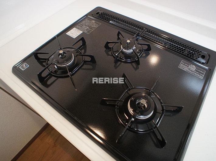 Kitchen. 3-neck gas stove