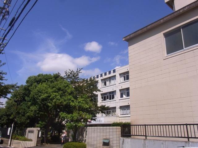 high school ・ College. Tokyo Metropolitan until the Forest High School 523m
