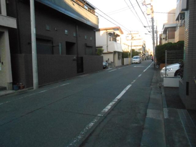 Local photos, including front road. Local (12 May 2013) Shooting