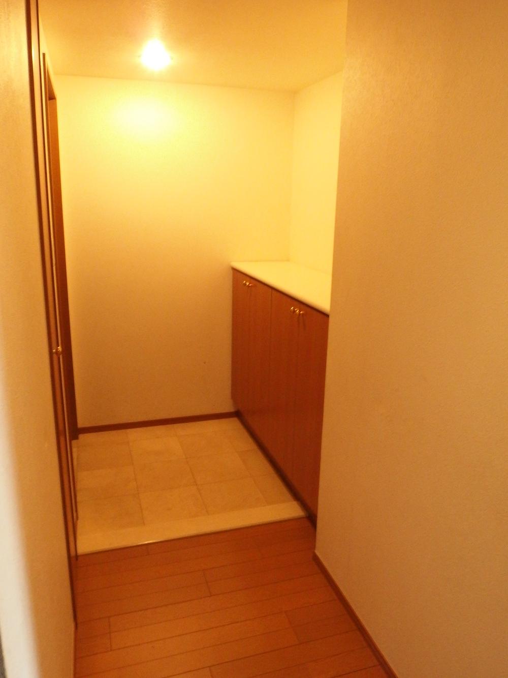 Entrance. Spacious entrance