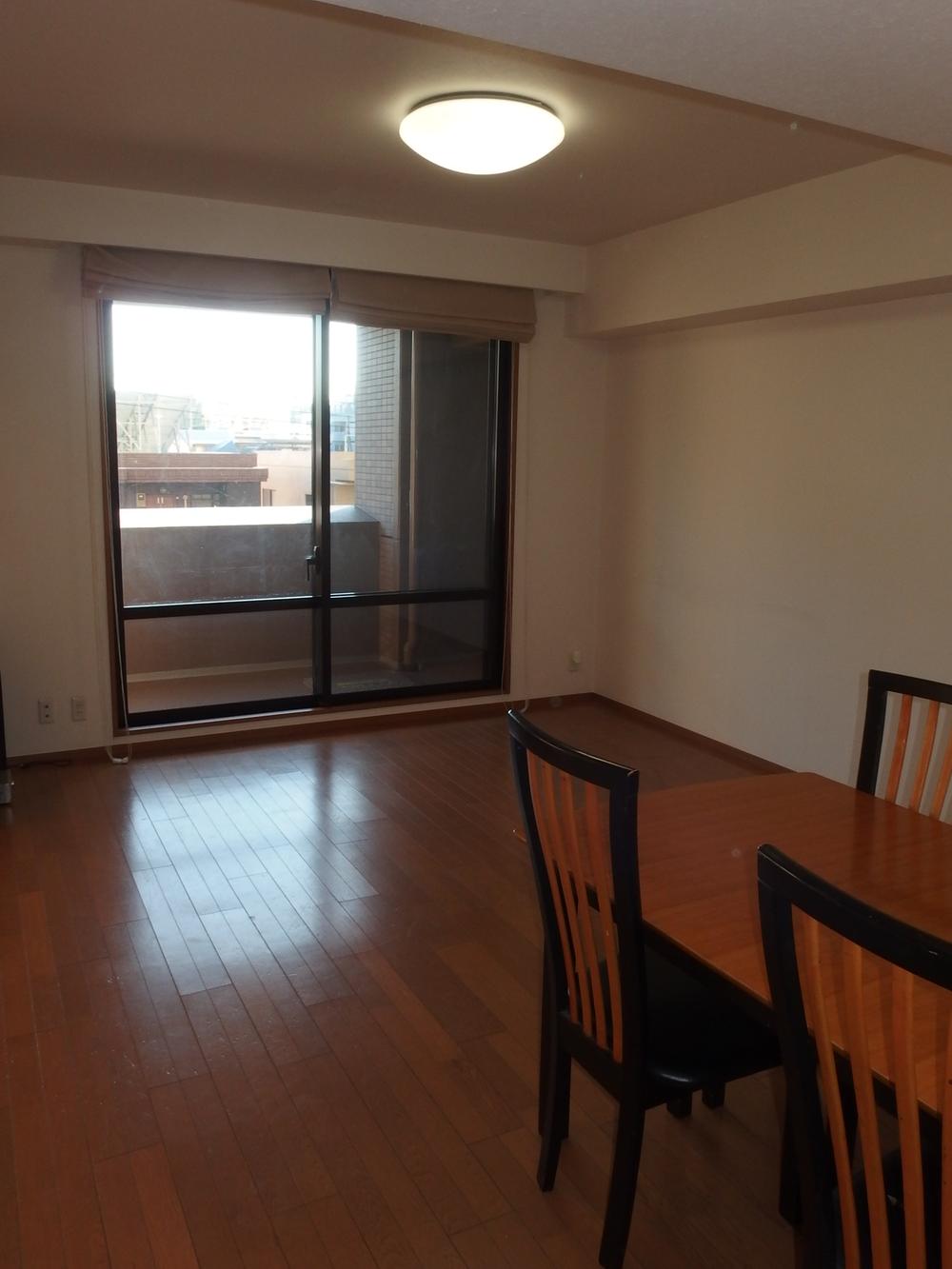 Living. (2013 December shooting)