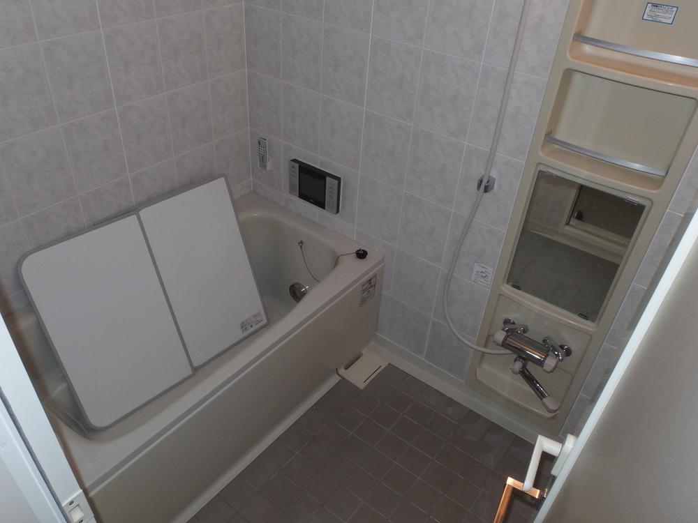 Bathroom. (2013 December shooting)