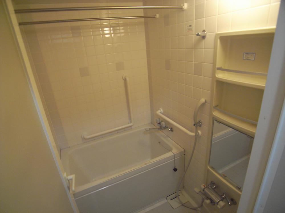 Bathroom. Indoor (12 May 2013) Shooting