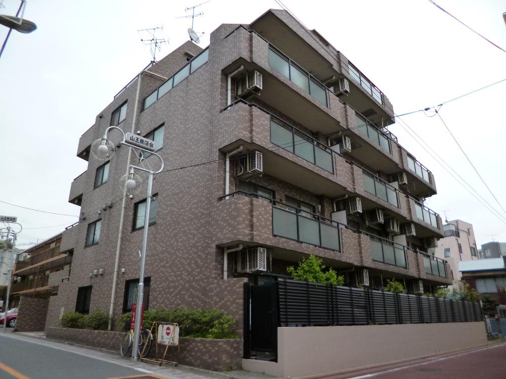 Local appearance photo. Local (April 2012) shooting